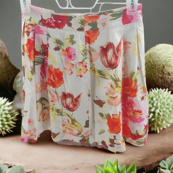 Boston Proper Dresses & Skirts - Boston proper skirt lined with pockets floral roses size 6 mini fit flare